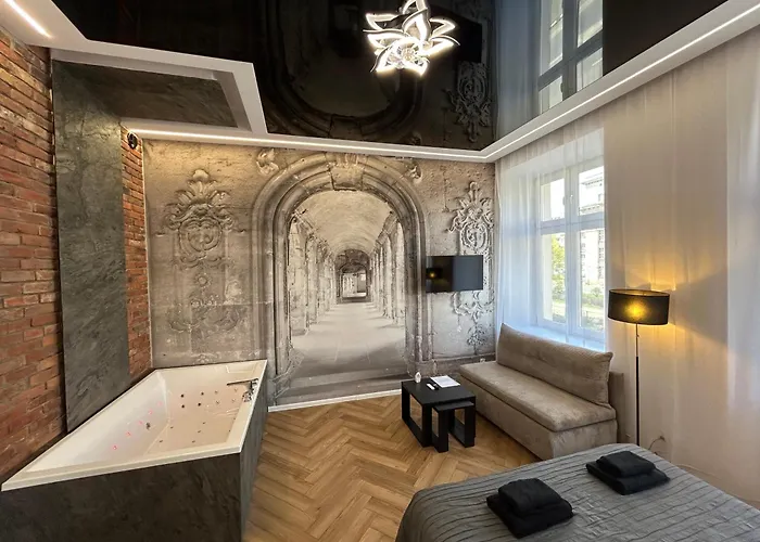 Sky Mirror jacuzzi